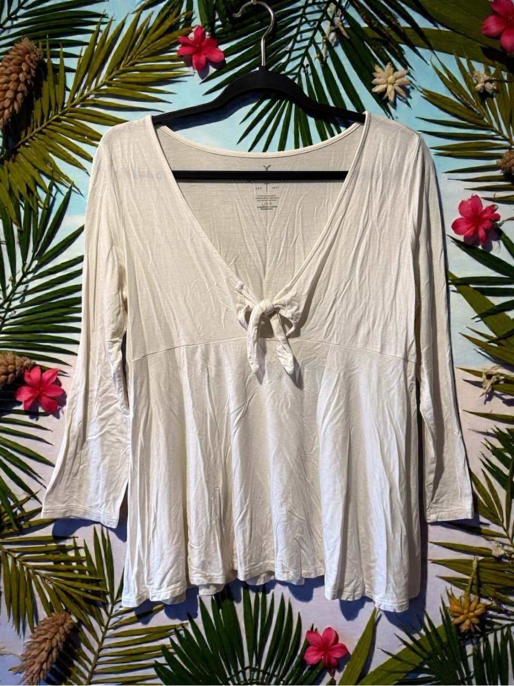 American Eagle Soft & Sexy Off-White Tie-Front V-Neck 3/4 Sleeve Top